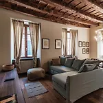 First - By Myhomeincomo דירה קומו
