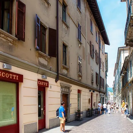 First - By Myhomeincomo * 코모