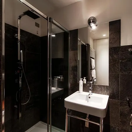 First - By Myhomeincomo Apartment Como