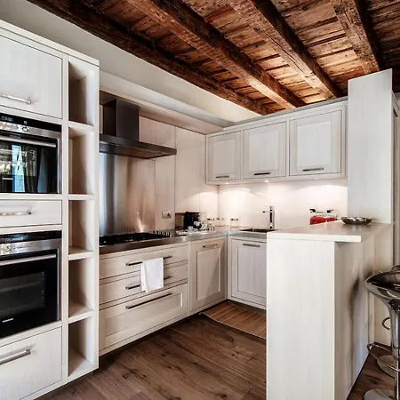 First - By Myhomeincomo Apartment