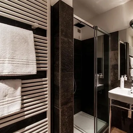 First - By Myhomeincomo Apartment Como