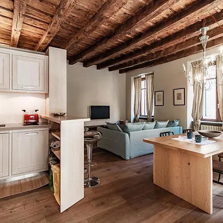 First - By Myhomeincomo Apartament *