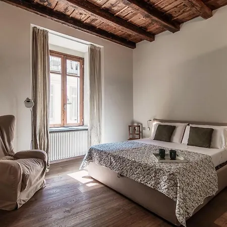 First - By Myhomeincomo Apartament