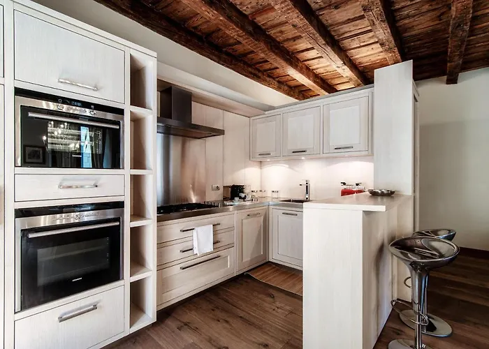 First - By Myhomeincomo Appartement